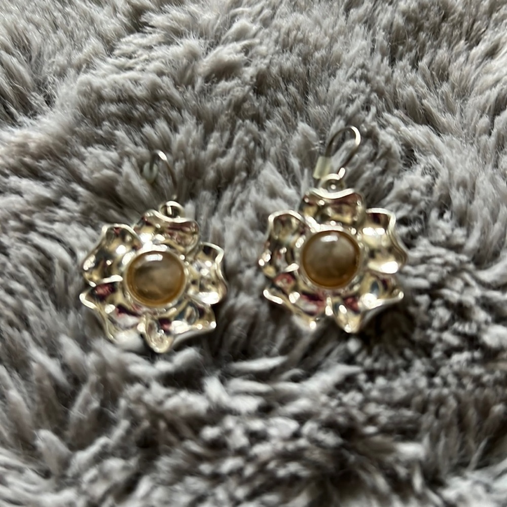 Silver flower with cats eye in the center